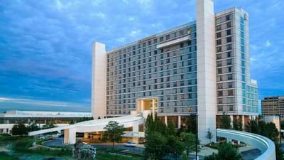 Renaissance Schaumburg Convention Center exterior